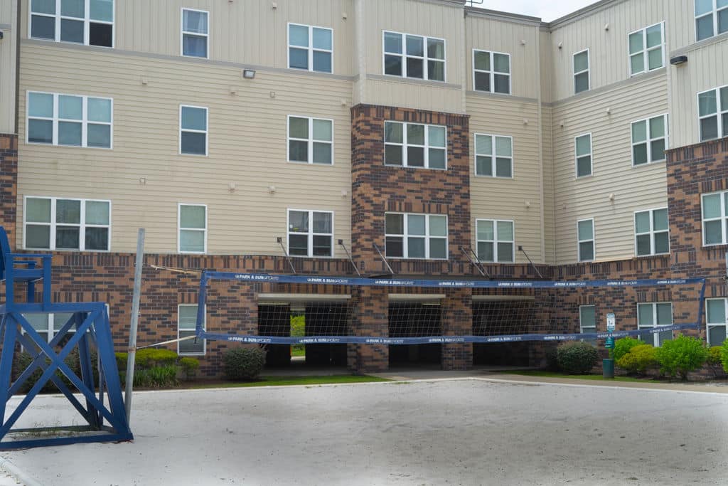 a volleyball net in front of a building
